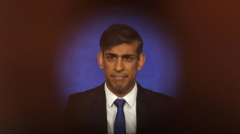 Covid: Rishi Sunak défend son action et relativise son rôle