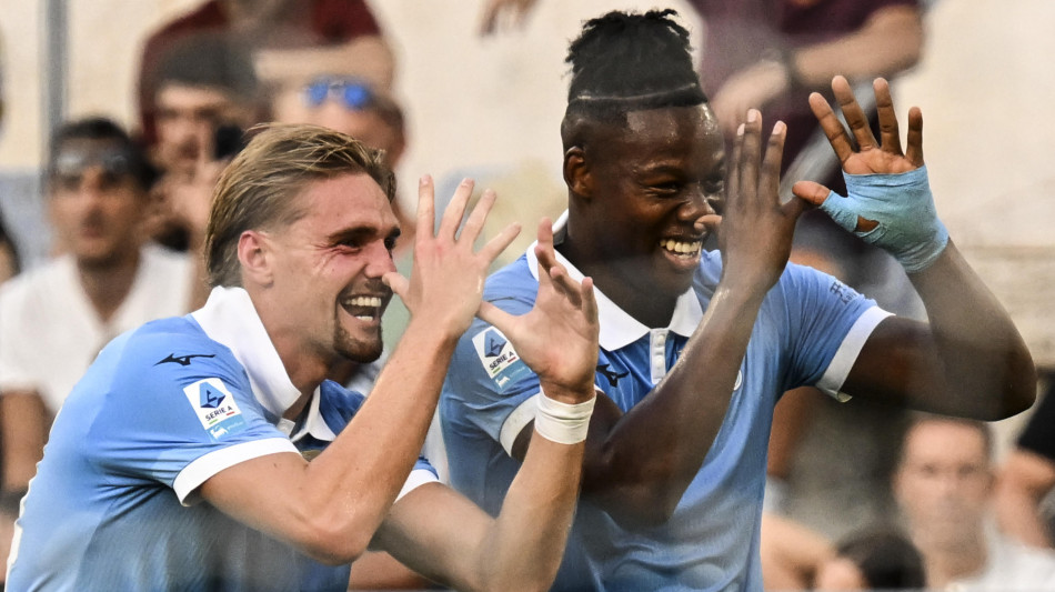 La Lazio vola, Moreira entra e con una doppietta salva il Milan