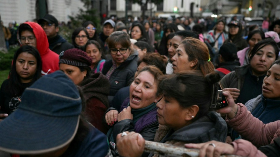 Rodrigo Paz busca levantar los bloqueos con militares, ante la desesperaci&oacute;n de los bolivianos