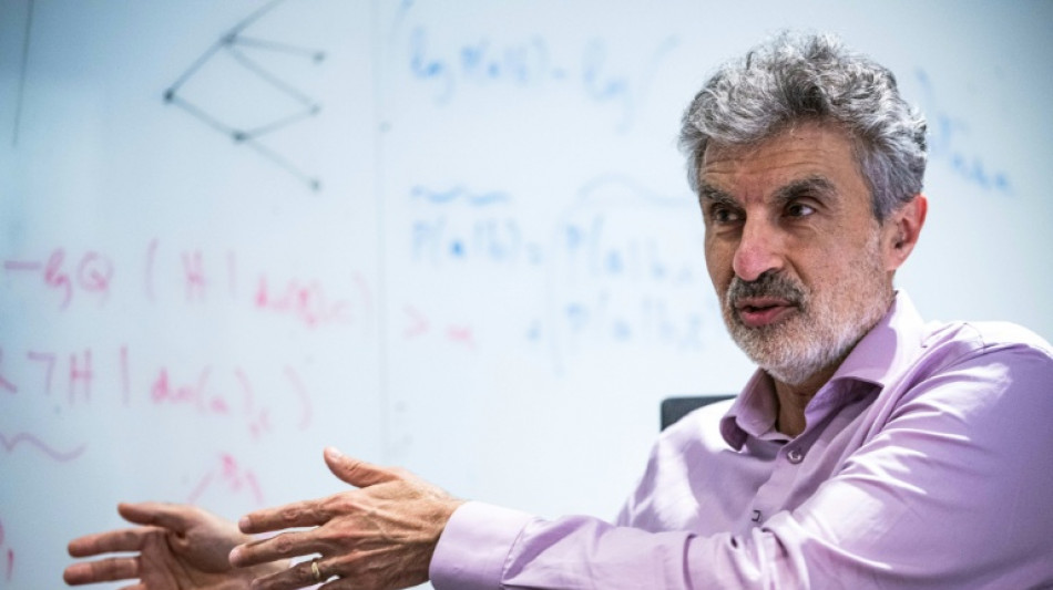 "Estamos perdiendo el control" de la IA, dice a la AFP el pionero Yoshua Bengio