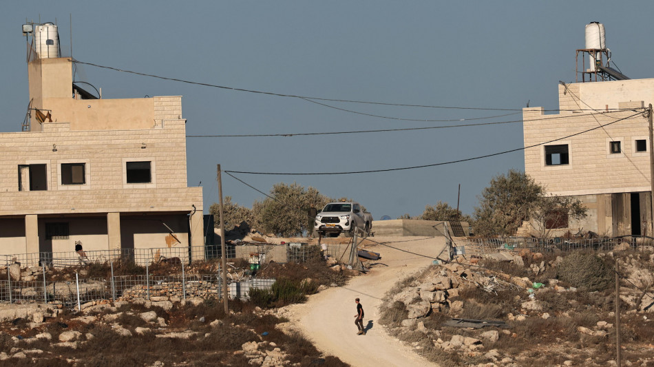 Media, 'fonte Israele conferma, si valuta se espellere Gb dal centro per Gaza'