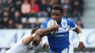 Last-gasp Castres bounce back to edge Pau in Top 14