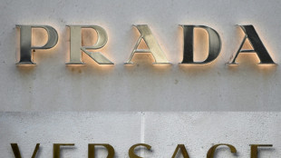 UE aprova aquisição da Versace pela Prada para criar gigante italiana do luxo