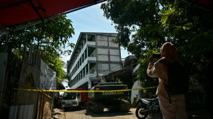 Buscas em escola que desabou na Indonésia terminam com 67 mortos