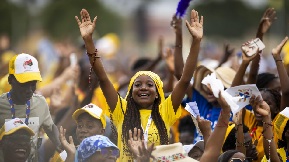 Il Papa ai giovani, 'costruite un mondo migliore senza guerre'