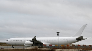 Soup&ccedil;ons de traite des &ecirc;tres humains: vers un maintien des passagers indiens dans l'a&eacute;roport