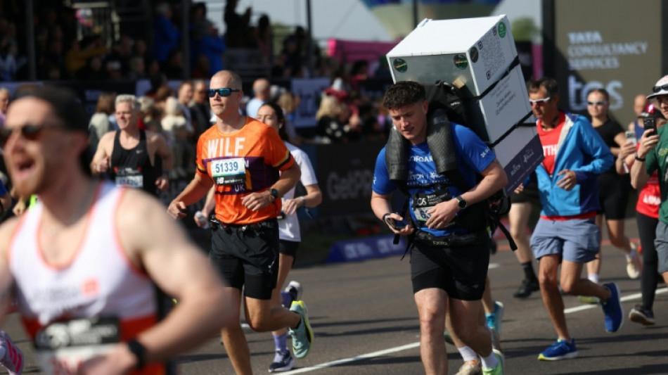 Dos hermanos ingleses encadenan maratones en Irlanda para luchar contra la demencia