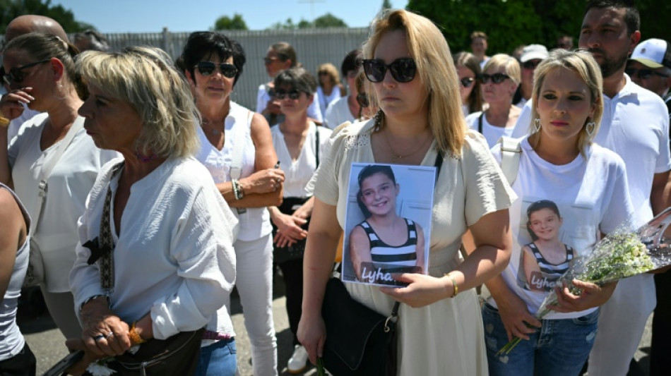 Marcha rinde homenaje a ni&ntilde;a muerta en Francia entre cr&iacute;ticas a fallos judiciales