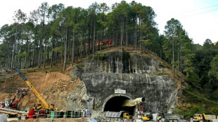 El ej&eacute;rcito indio env&iacute;a m&aacute;s maquinaria para rescatar a los trabajadores atrapados en un t&uacute;nel