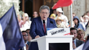 El l&iacute;der izquierdista M&eacute;lenchon lanza su campa&ntilde;a presidencial por una "Nueva Francia"