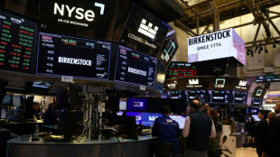 Wall Street termine en baisse, inqui&eacute;tudes sur la consommation