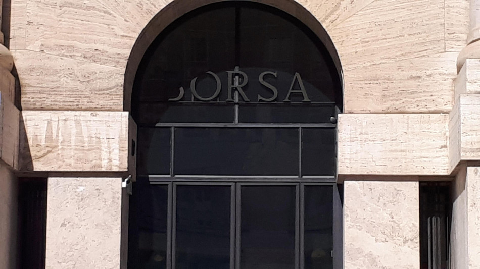 Borsa: Milano riparte (+0,3%), bene Stellantis ed Stm, gi&ugrave; Eni