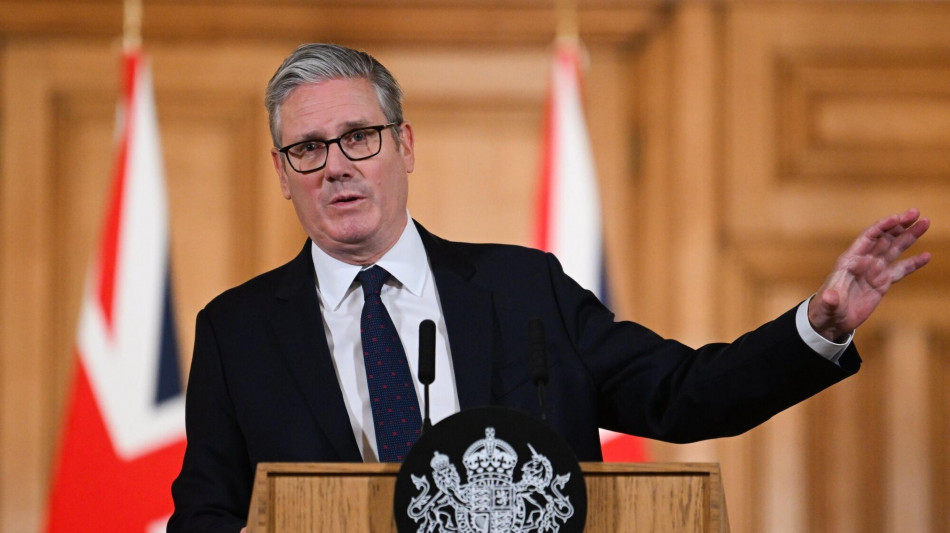 Starmer annuncia il divieto dei social per gli under 16 in Gb