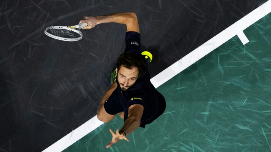 Medvedev eases past Munar into second round of Paris Masters