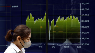 La Borsa di Tokyo tenta il rimbalzo, +5,04% l'indice Nikkei