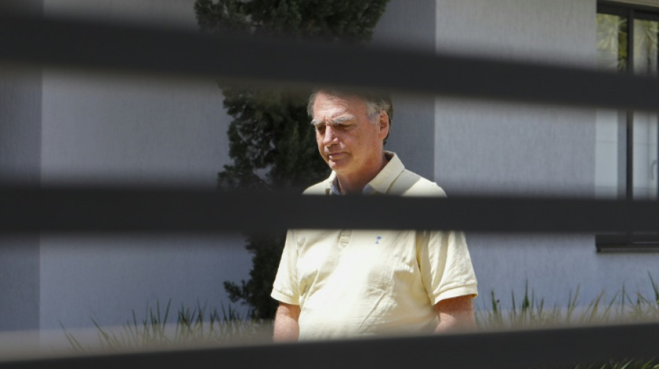 Br&eacute;sil: la d&eacute;fense de Bolsonaro demande &agrave; ce qu'il purge chez lui ses 27 ans de prison