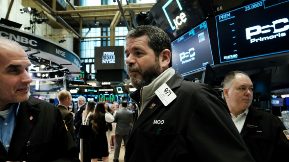 Wall Street ouvre en tr&egrave;s l&eacute;g&egrave;re hausse