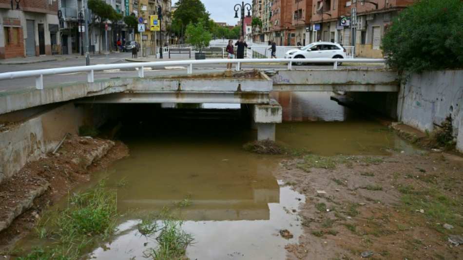Rebajan la alerta por lluvias en la región española de Valencia