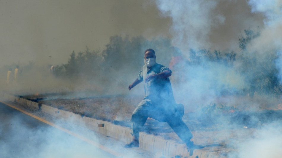 Pakistan: Imran Khan met fin &agrave; sa "longue marche",continue d'exiger des &eacute;lections