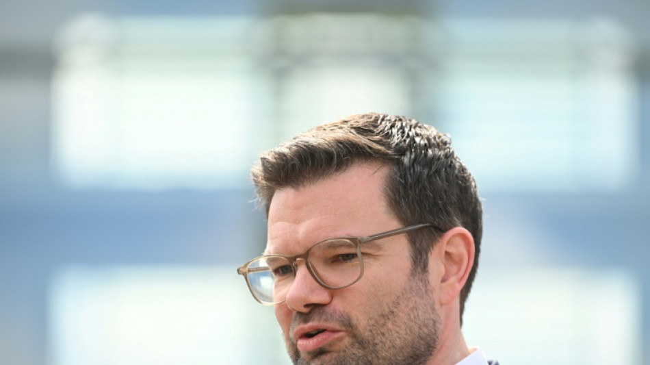 Buschmann verteidigt R&uuml;ckkehr zum verst&auml;rkten Einsatz von Masken