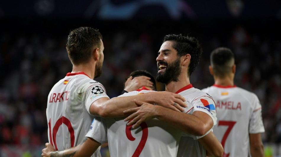 Sevilla golea al Copenhague pero dice adi&oacute;s a la Champions tras empate del Dortmund