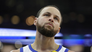 Nba: Curry dà spettacolo a Memphis con 52 punti
