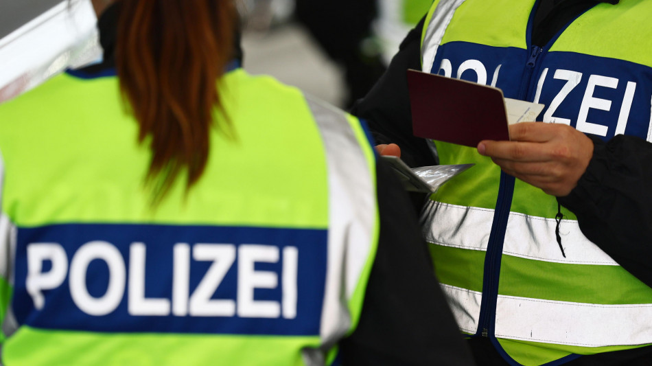 Attacco col coltello alla stazione di Amburgo, almeno 8 feriti