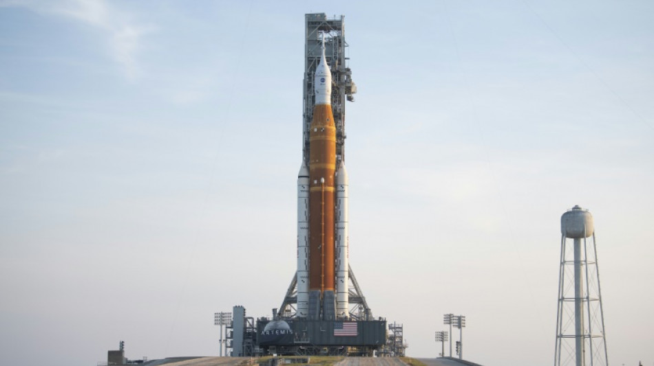 Nuevo cohete de la NASA, ya ubicado para su despegue a la Luna en 12 d&iacute;as