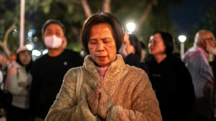 Hong Kong inicia tres d&iacute;as de duelo tras incendio que dej&oacute; al menos 128 muertos