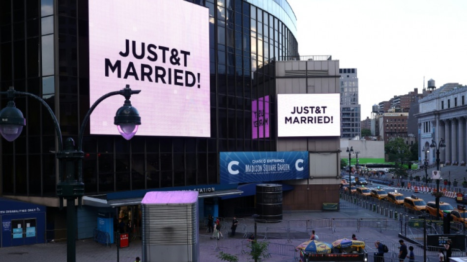 "JUST&T MARRIED!" - Taylor Swift und Travis Kelce feiern Hochzeit mit zahlreichen Stars