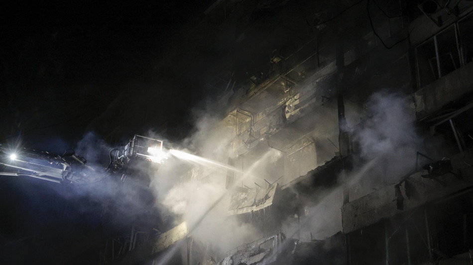 Kiev, missili russi vicino a stazione metro della capitale