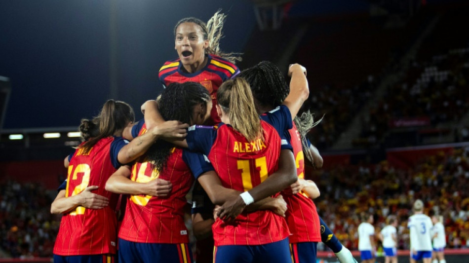 Espa&ntilde;a golea 4-0 a Inglaterra y queda a un paso del Mundial femenino 2027 