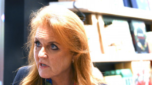 Fergie scriveva a Epstein in carcere, chiude la charity dell'ex duchessa