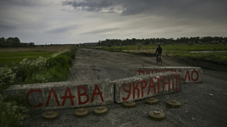 L'Ukraine dit reprendre du terrain près de Kherson, Zelensky s'adresse aux Européens