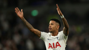 Savinho estreia no Tottenham com gol e vit&oacute;ria na Copa da Liga Inglesa