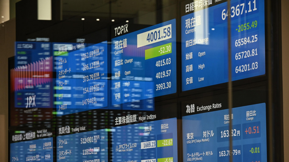 Borsa: l'Asia sale in attesa della Fed, il petrolio in calo