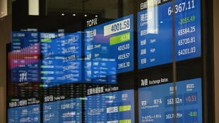 Borsa: l'Asia sale in attesa della Fed, il petrolio in calo