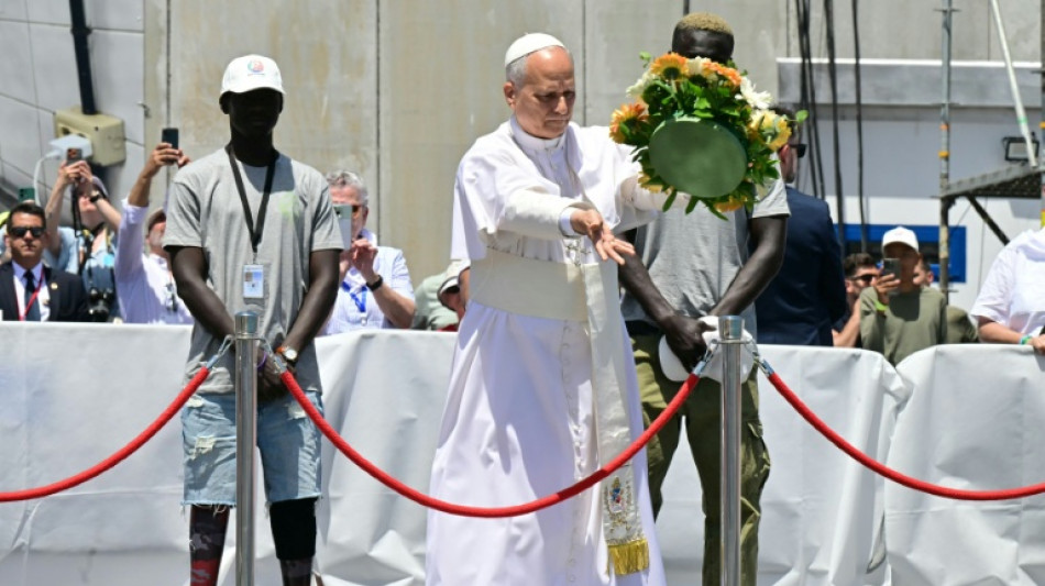 El papa denuncia la "indiferencia" hacia los inmigrantes en simb&oacute;lico acto en Canarias
