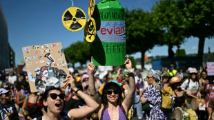 Una multitud protesta en Ginebra en la previa a la cumbre del G7 en Francia