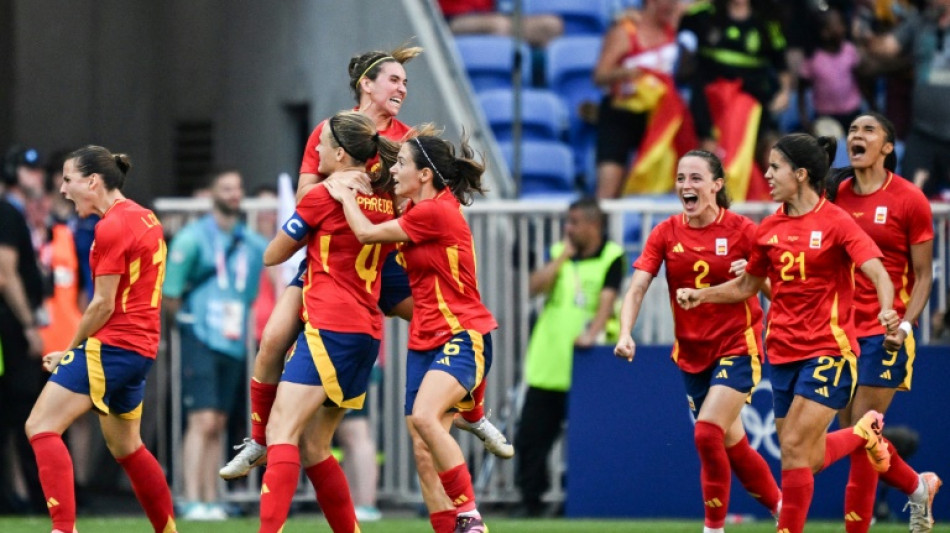 Espa&ntilde;a remonta, gana en penales y mantiene vivo el sue&ntilde;o dorado