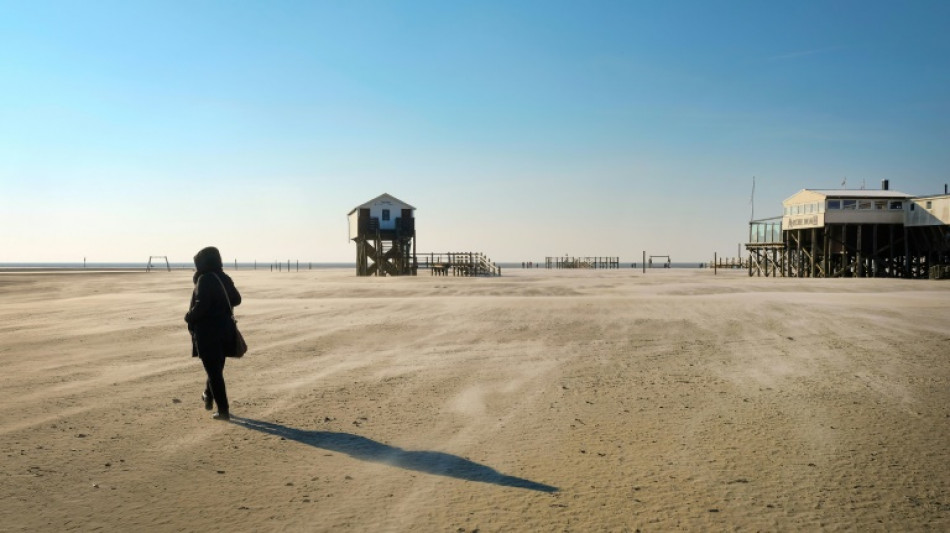 Strand an der Nordsee: Betrunkene Autofahrerin fährt sich im Sand fest