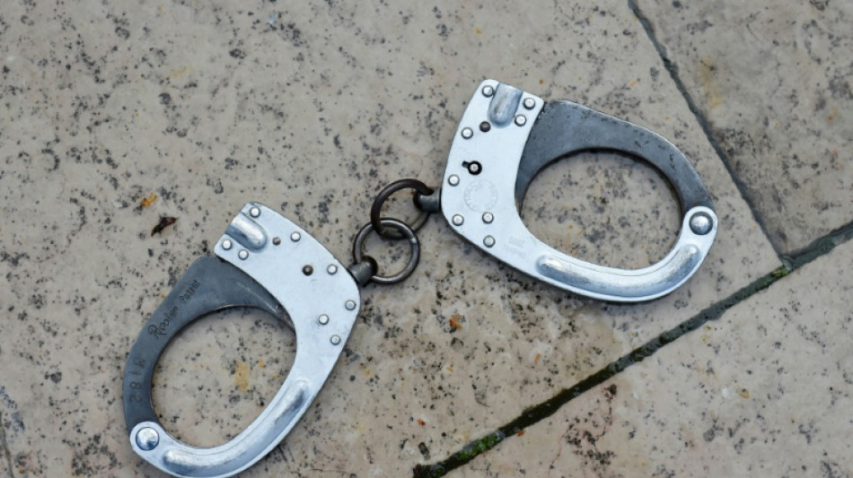 Berliner Polizist von Kollegen bei Drogendeal auf offener Straße erwischt