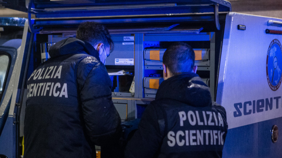 Uomo morto in strada per ferite da accoltellamento a Padova