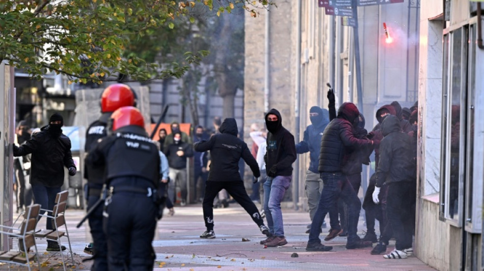 La policía española detiene a 17 personas por enfrentamientos en manifestación fascista