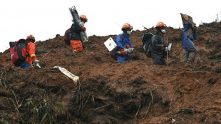 Accident d'avion en Chine : le mystère demeure, la censure aussi