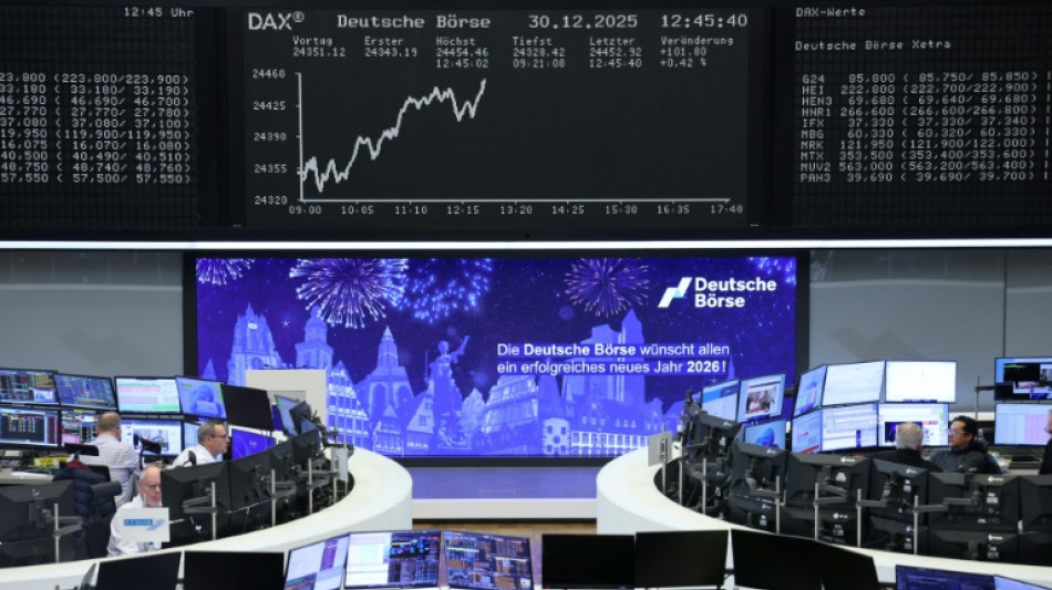 Las bolsas de Par&iacute;s y Madrid cierran el a&ntilde;o a la baja, Londres se mantiene