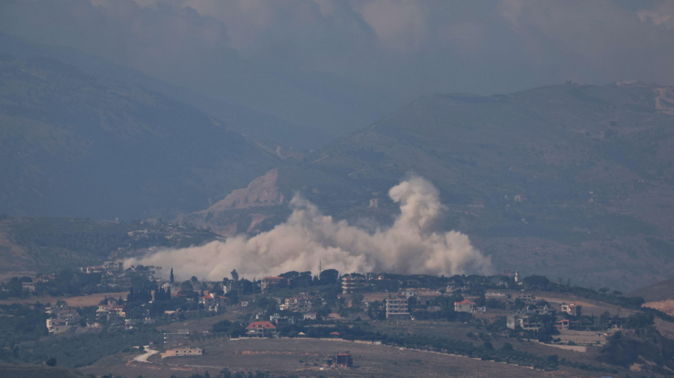 Media, almeno 3 morti e 15 feriti per attacco Israele a Beirut