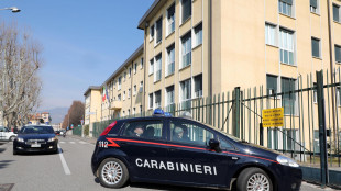 Muore dopo essere stato accoltellato al bar, un fermo nel Comasco