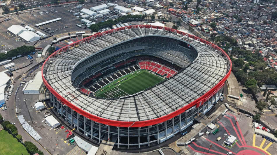 Tausende Demonstranten: Stra&szlig;enblockade rund ums Aztekenstadion