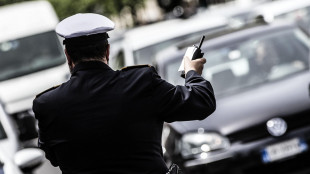 Scontro fra auto e microcar a Roma, muore un 17enne